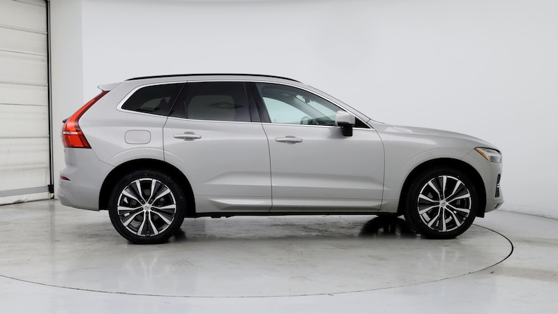 2022 Volvo XC60 B5 Momentum 7