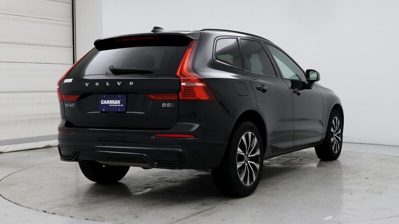 2023 Volvo XC60 B5 Plus 8