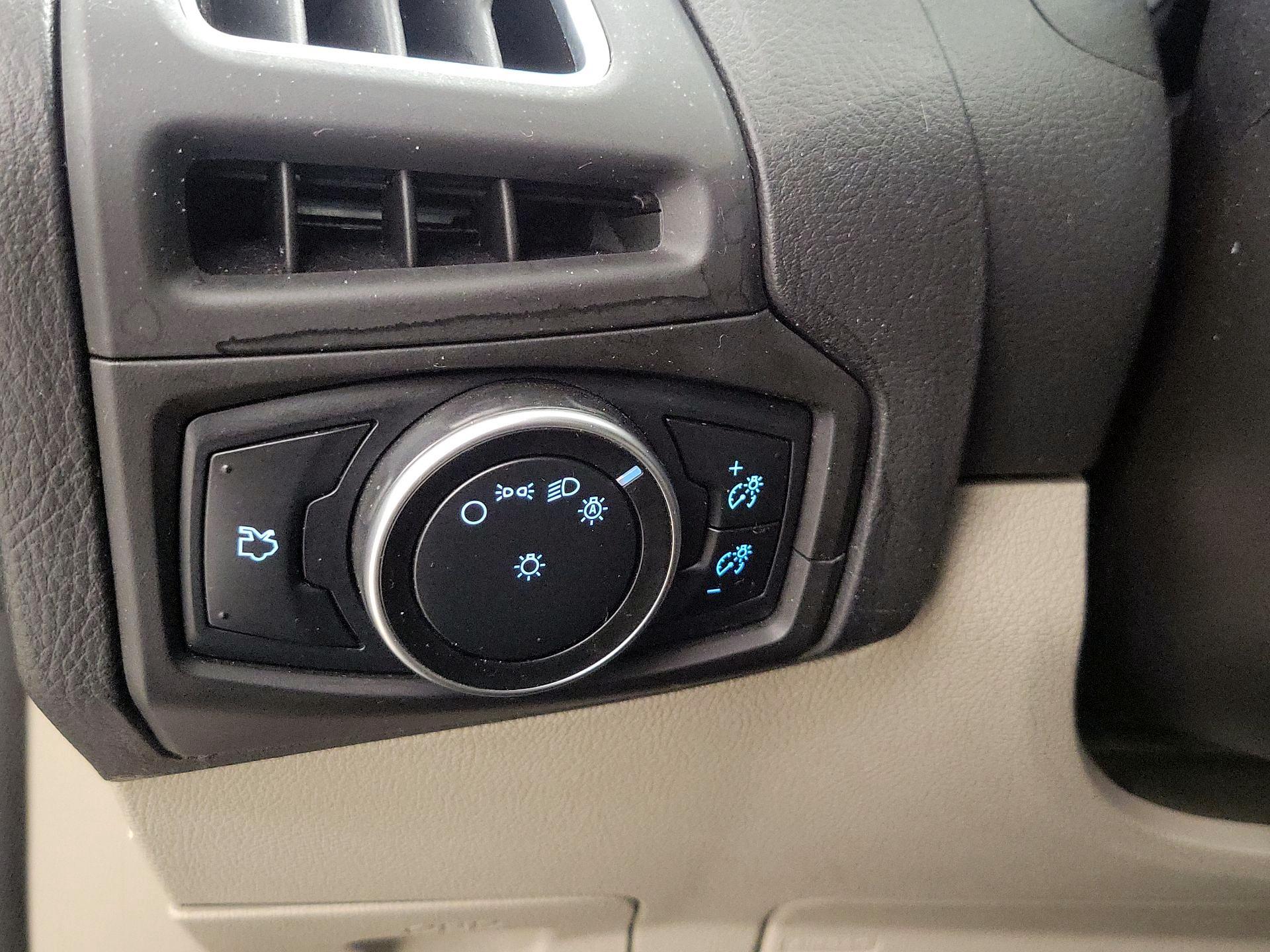 Thumbnail: 2016 Ford Focus - 13