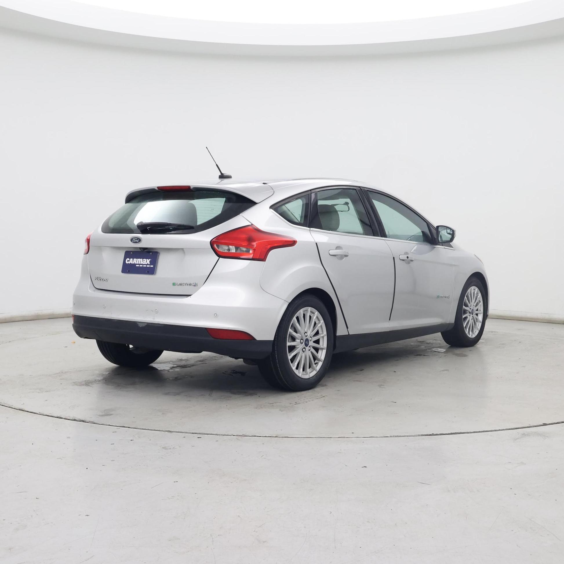 Thumbnail: 2016 Ford Focus - 8