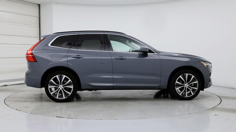 2022 Volvo XC60 B5 Momentum 7