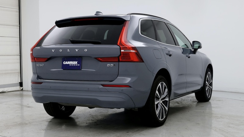 2022 Volvo XC60 B5 Momentum 8