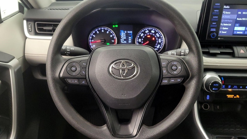 2022 Toyota RAV4 XLE 10