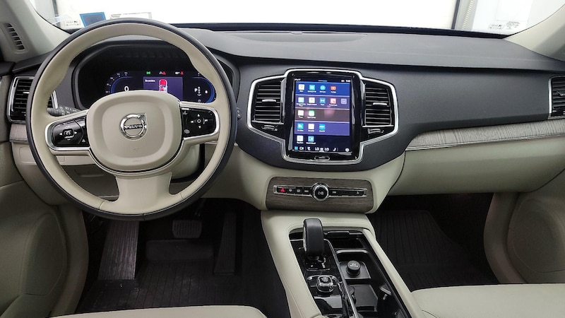 2023 Volvo XC90 B5 Plus 9