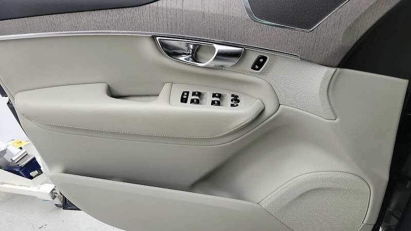 2023 Volvo XC90 B5 Plus 12