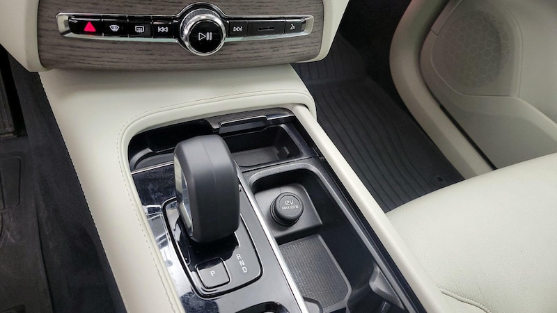 2023 Volvo XC90 B5 Plus 17