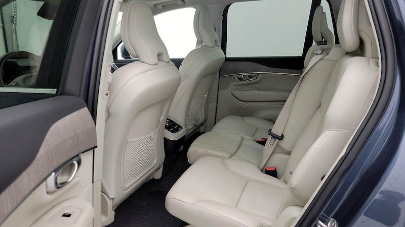 2023 Volvo XC90 B5 Plus 19