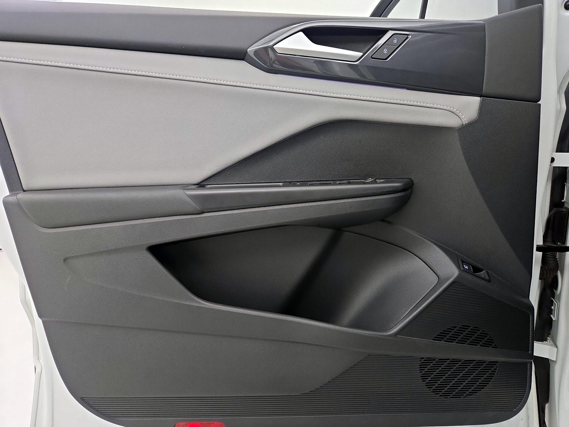 Thumbnail: 2022 Volkswagen Taos - 12