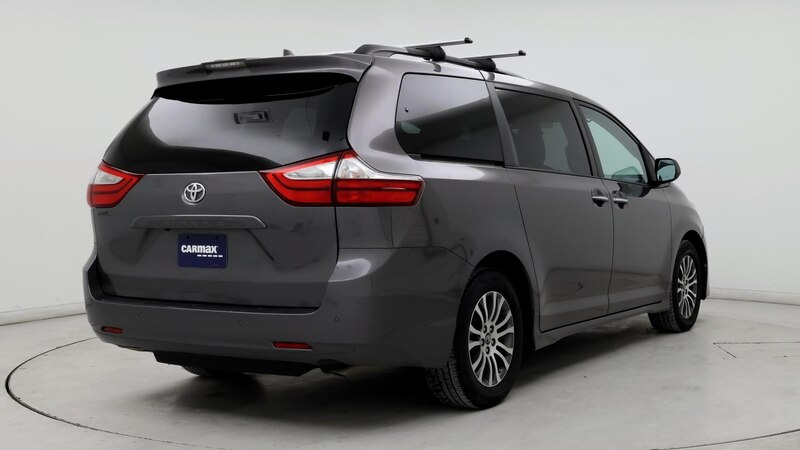 2019 Toyota Sienna XLE 8