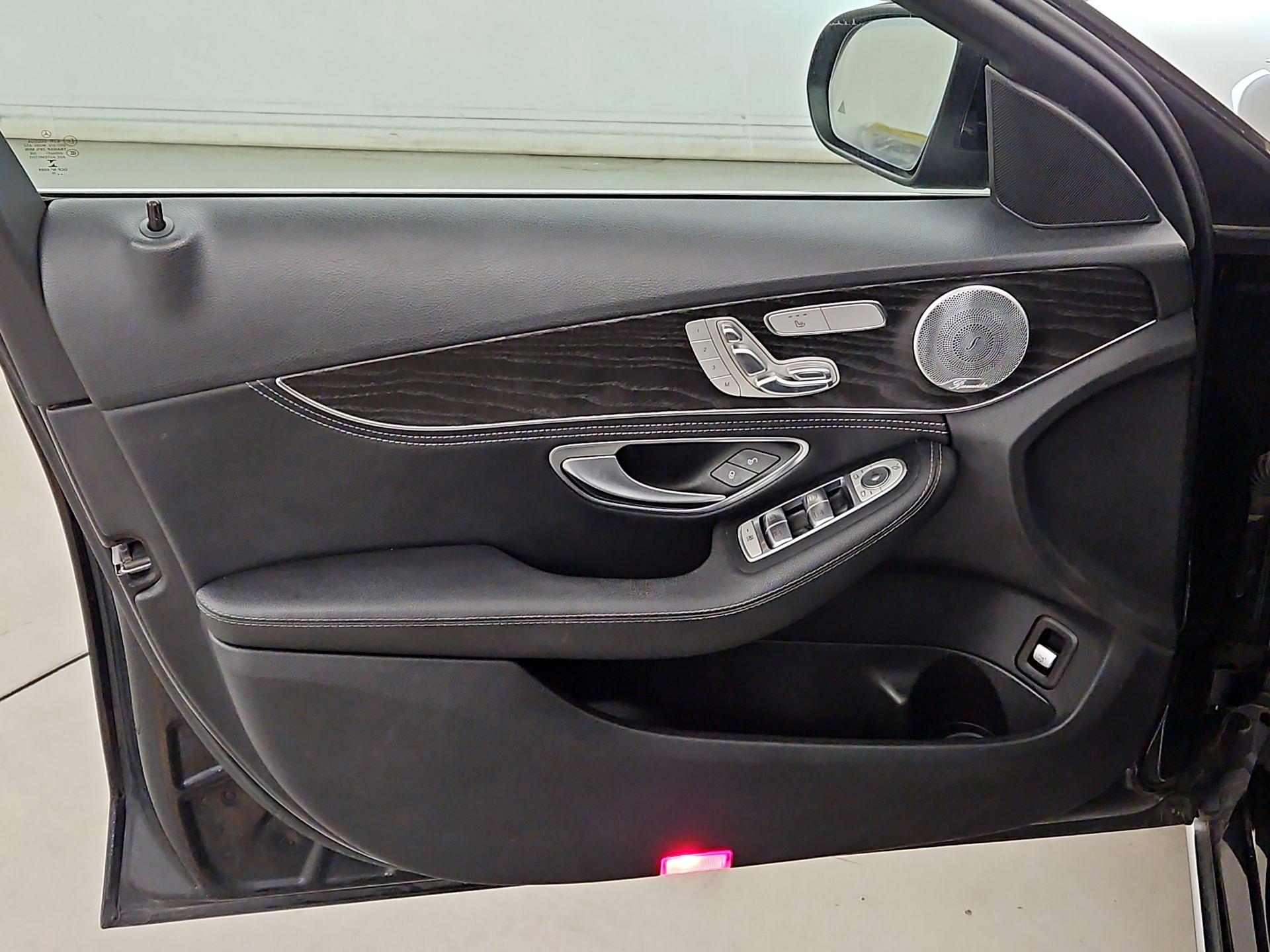Thumbnail: 2015 Mercedes-Benz C-Class - 12