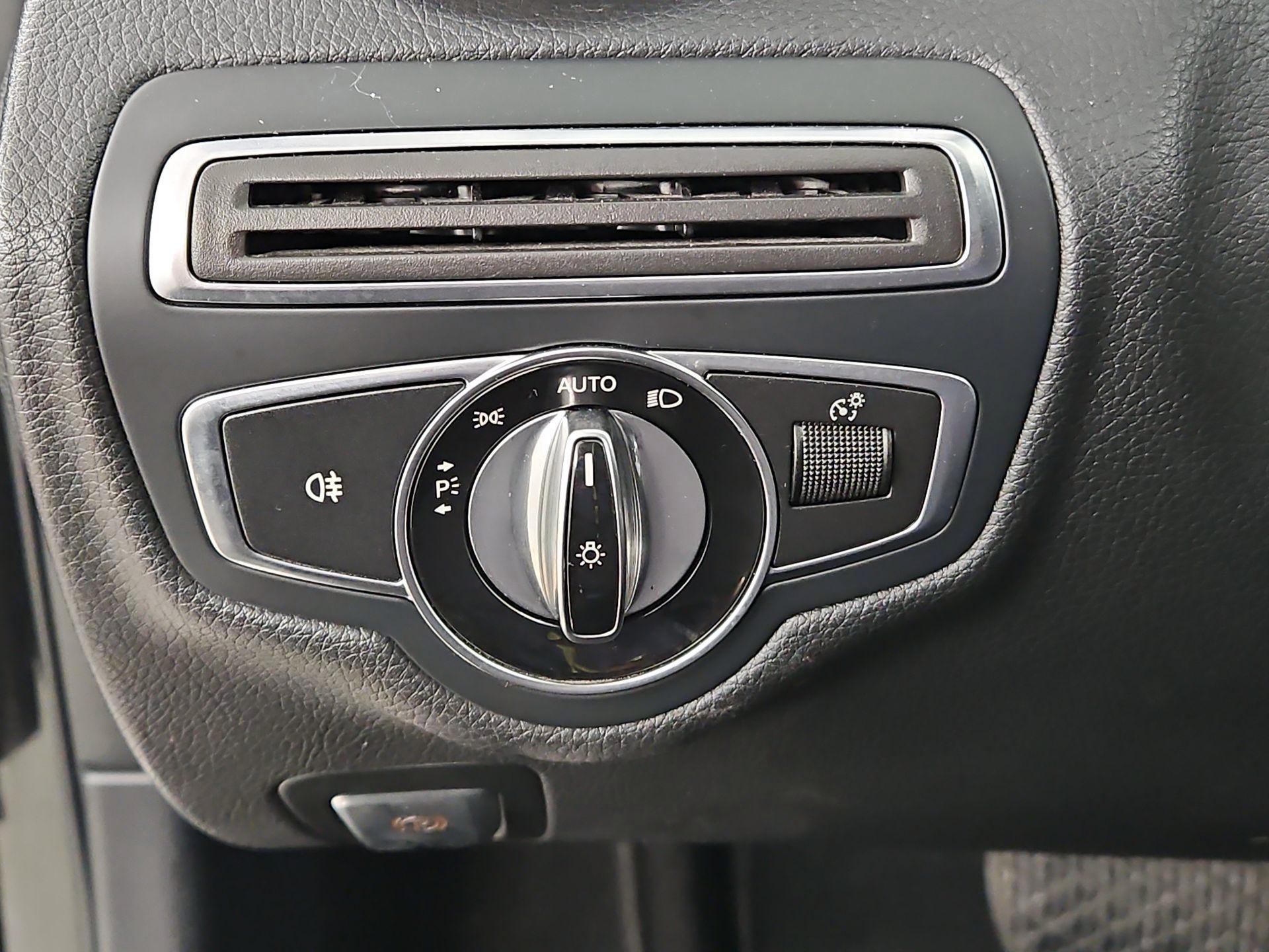 Thumbnail: 2015 Mercedes-Benz C-Class - 13
