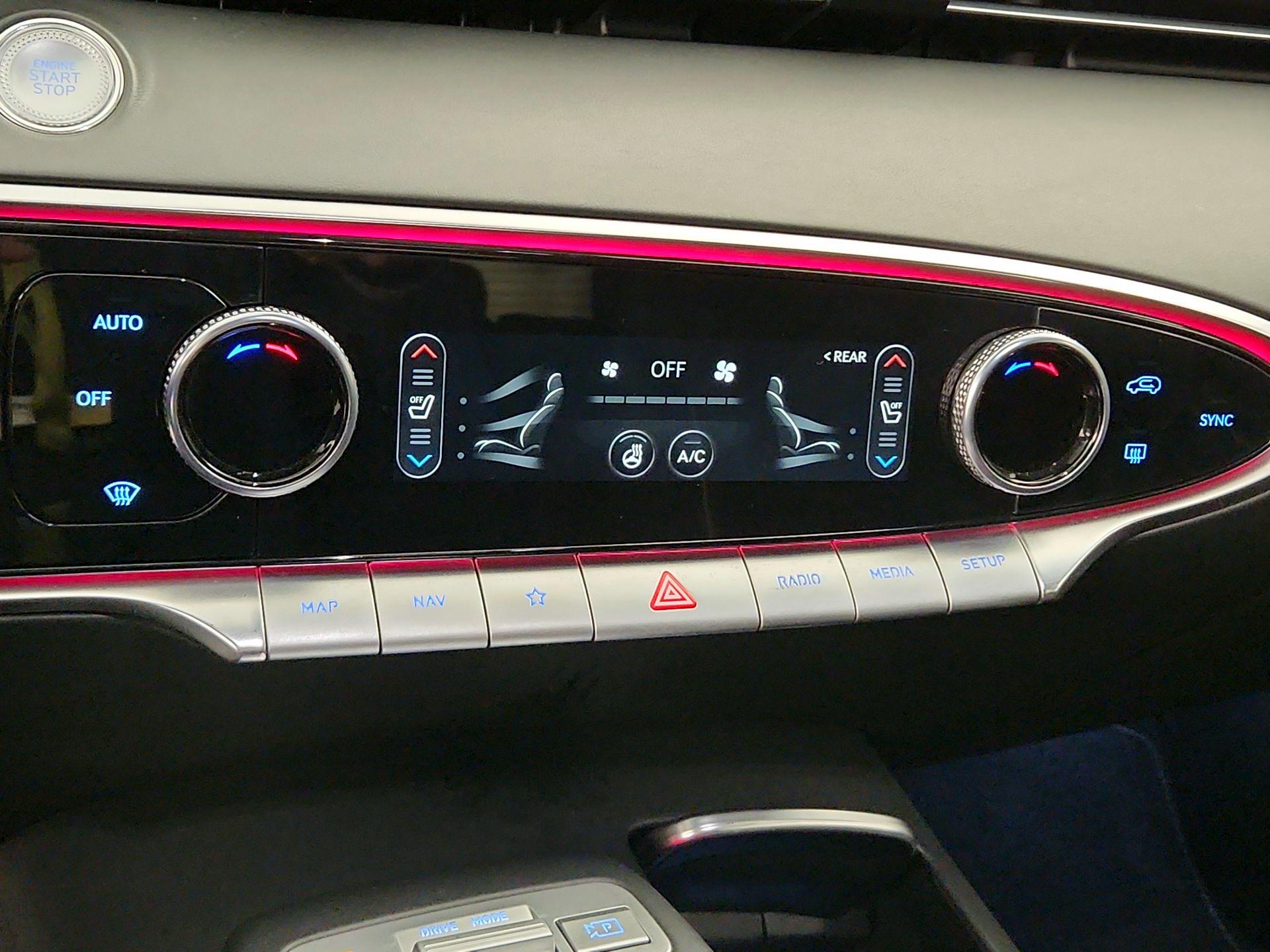 Thumbnail: 2022 Genesis GV70 - 17