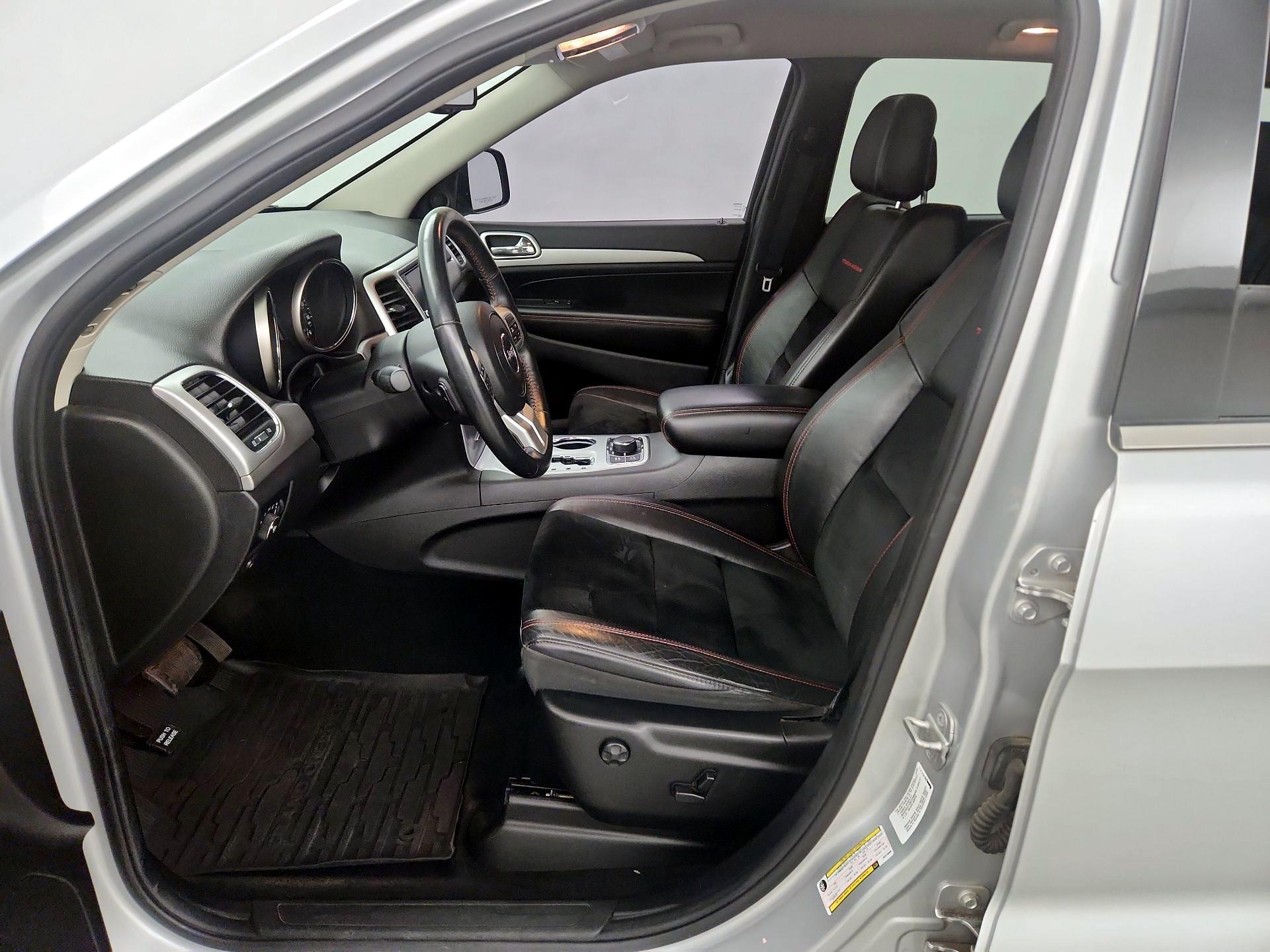 Thumbnail: 2013 Jeep Grand Cherokee - 11