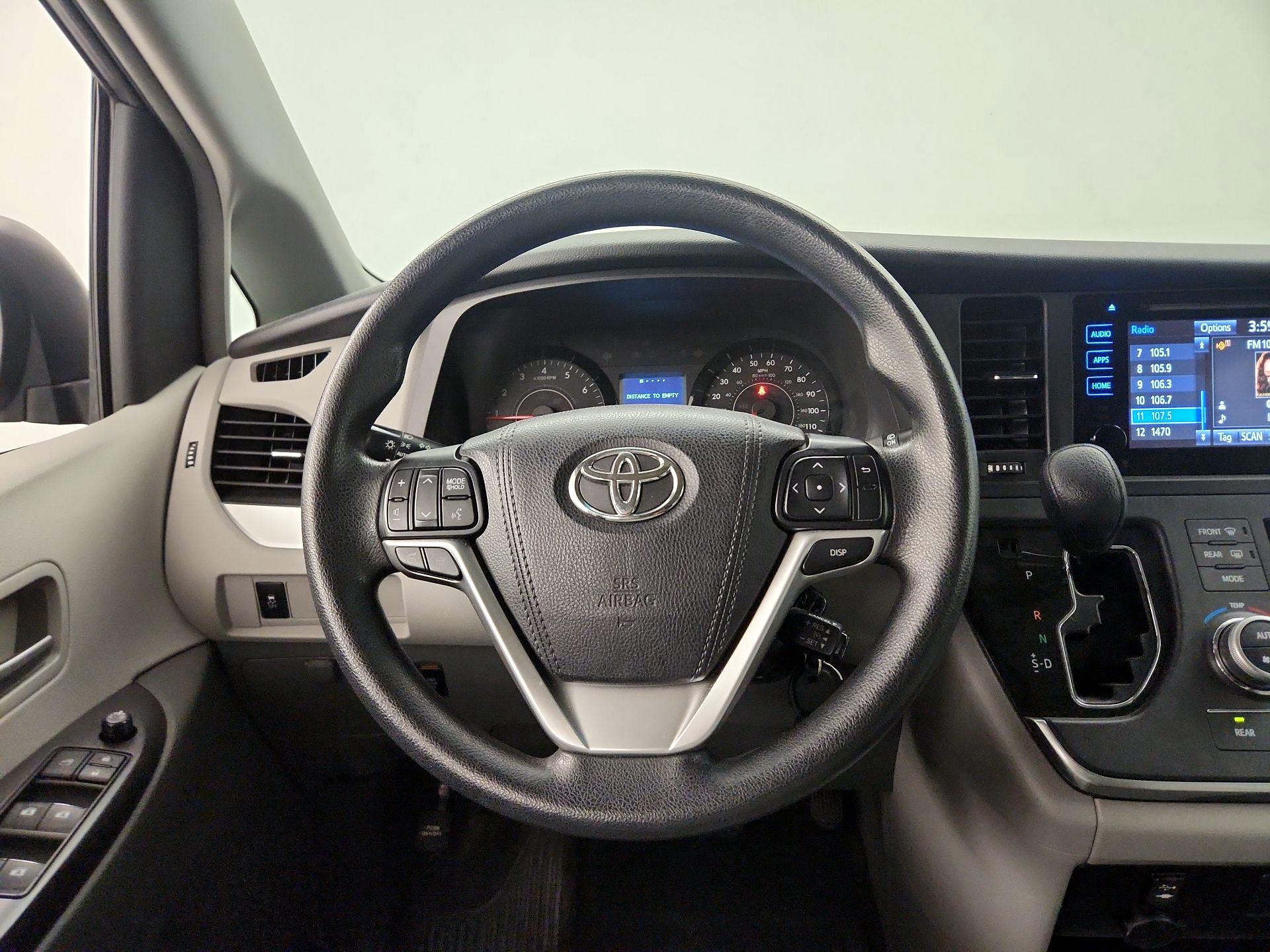 Thumbnail: 2015 Toyota Sienna - 10