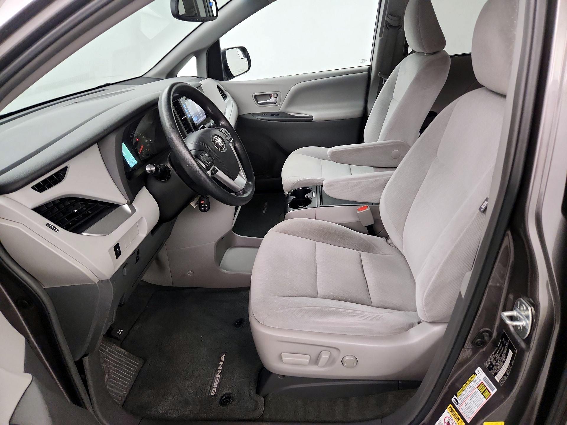 Thumbnail: 2015 Toyota Sienna - 11