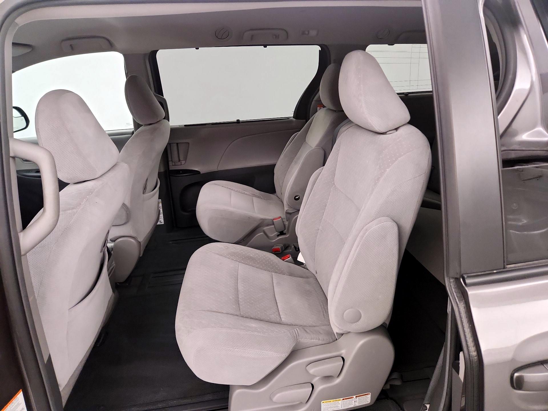Thumbnail: 2015 Toyota Sienna - 19
