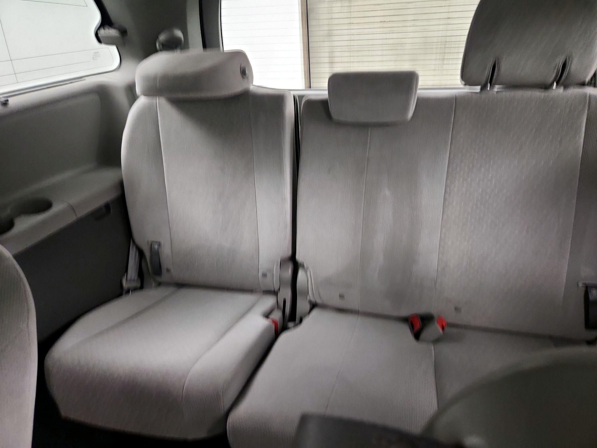 Thumbnail: 2015 Toyota Sienna - 20