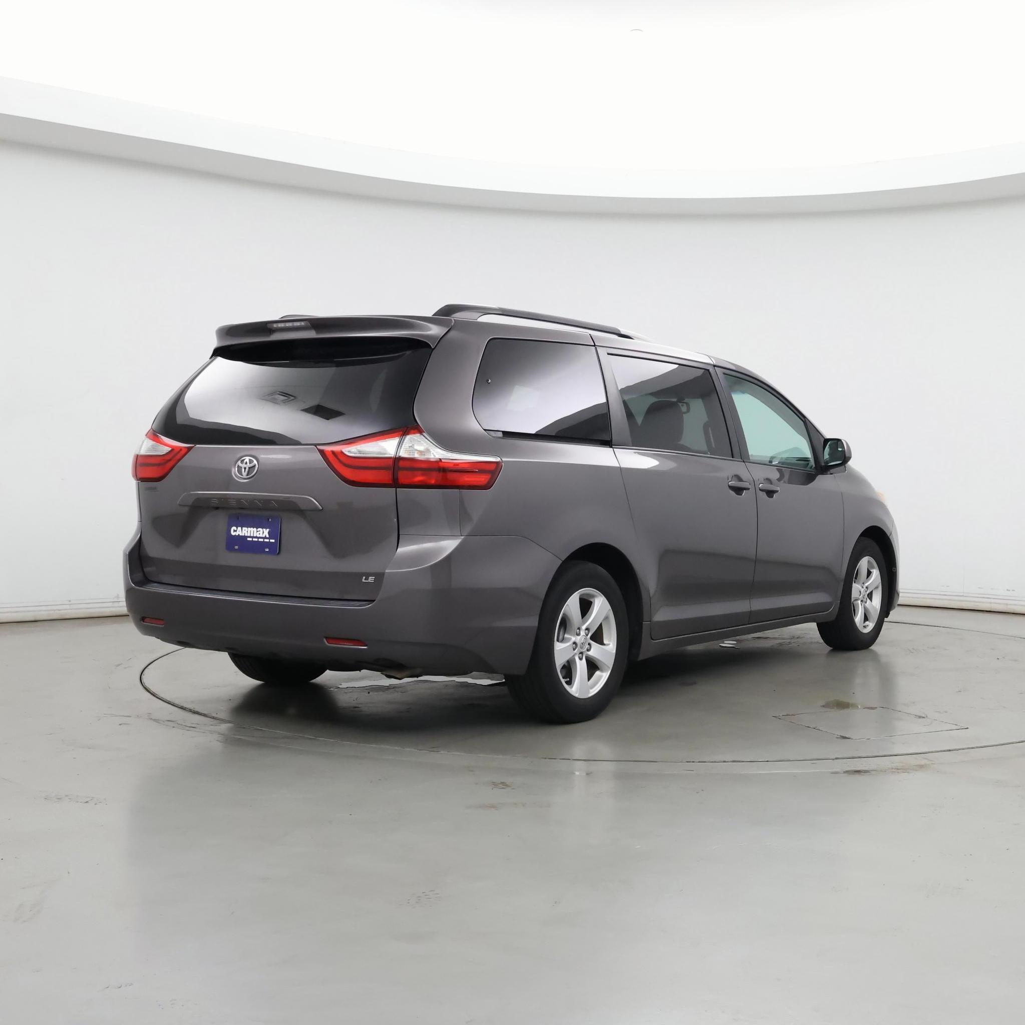 Thumbnail: 2015 Toyota Sienna - 8