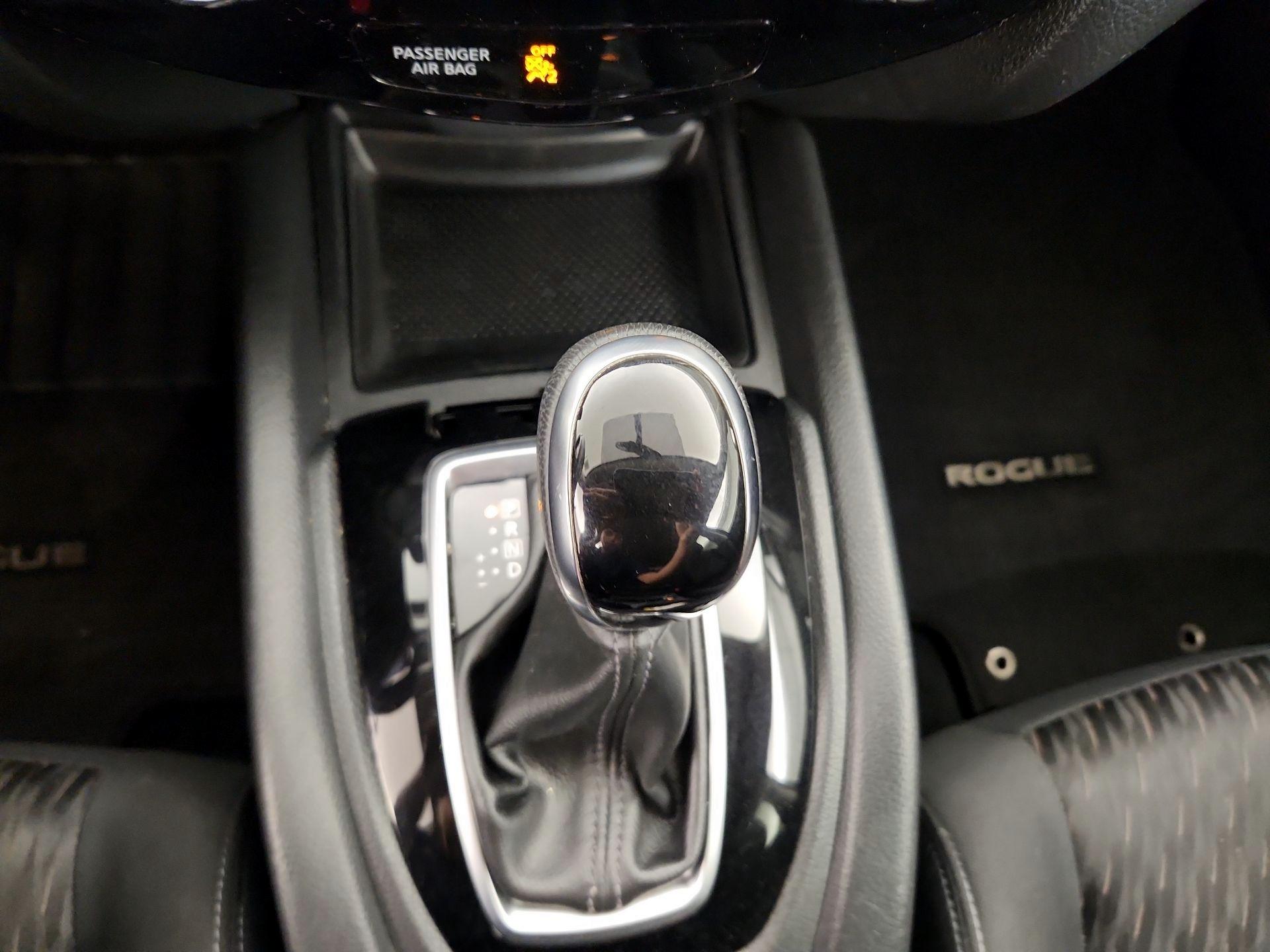 Thumbnail: 2018 Nissan Rogue - 18