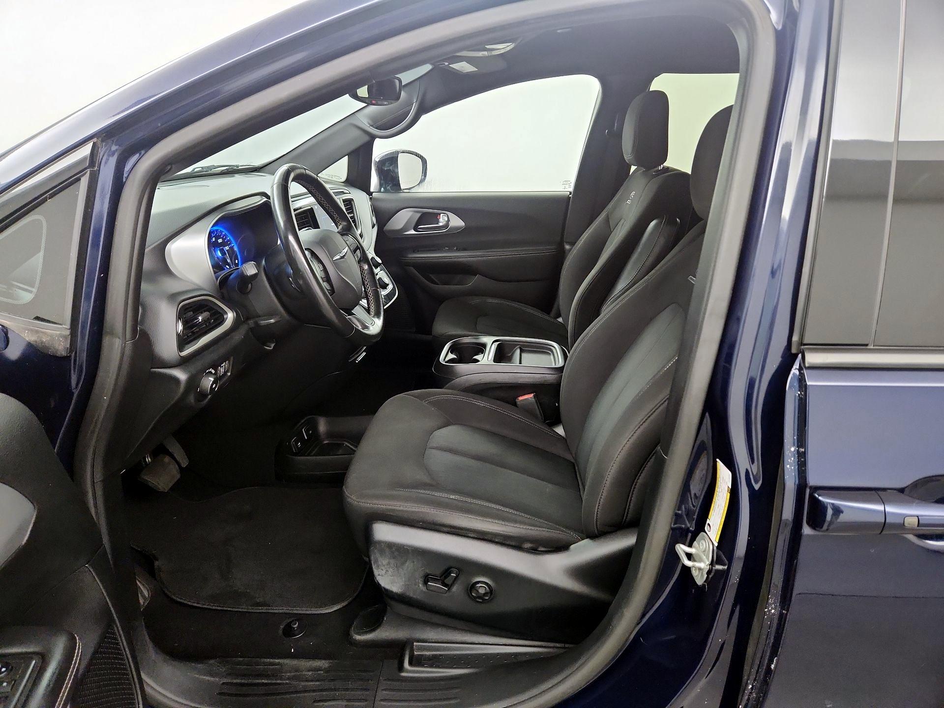 Thumbnail: 2020 Chrysler Pacifica - 9