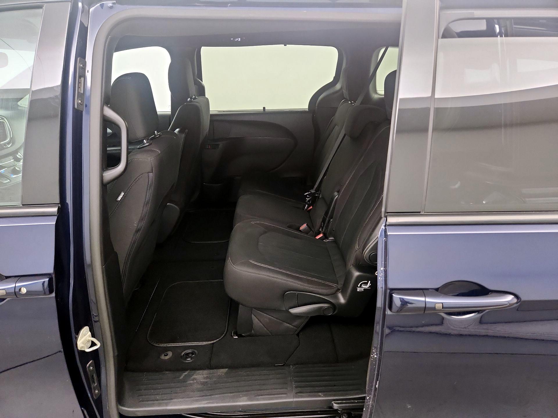 Thumbnail: 2020 Chrysler Pacifica - 18