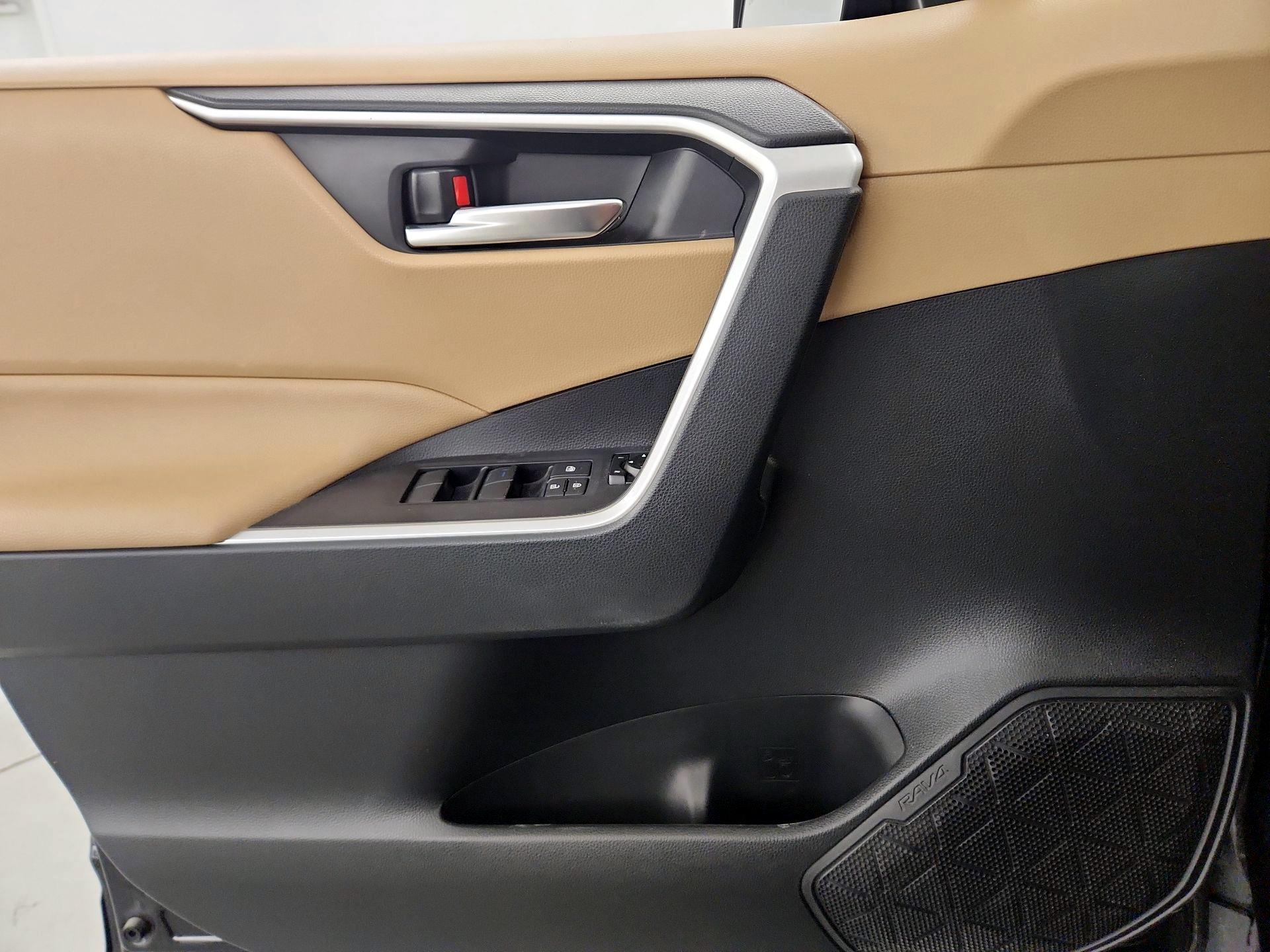 Thumbnail: 2019 Toyota RAV4 - 12