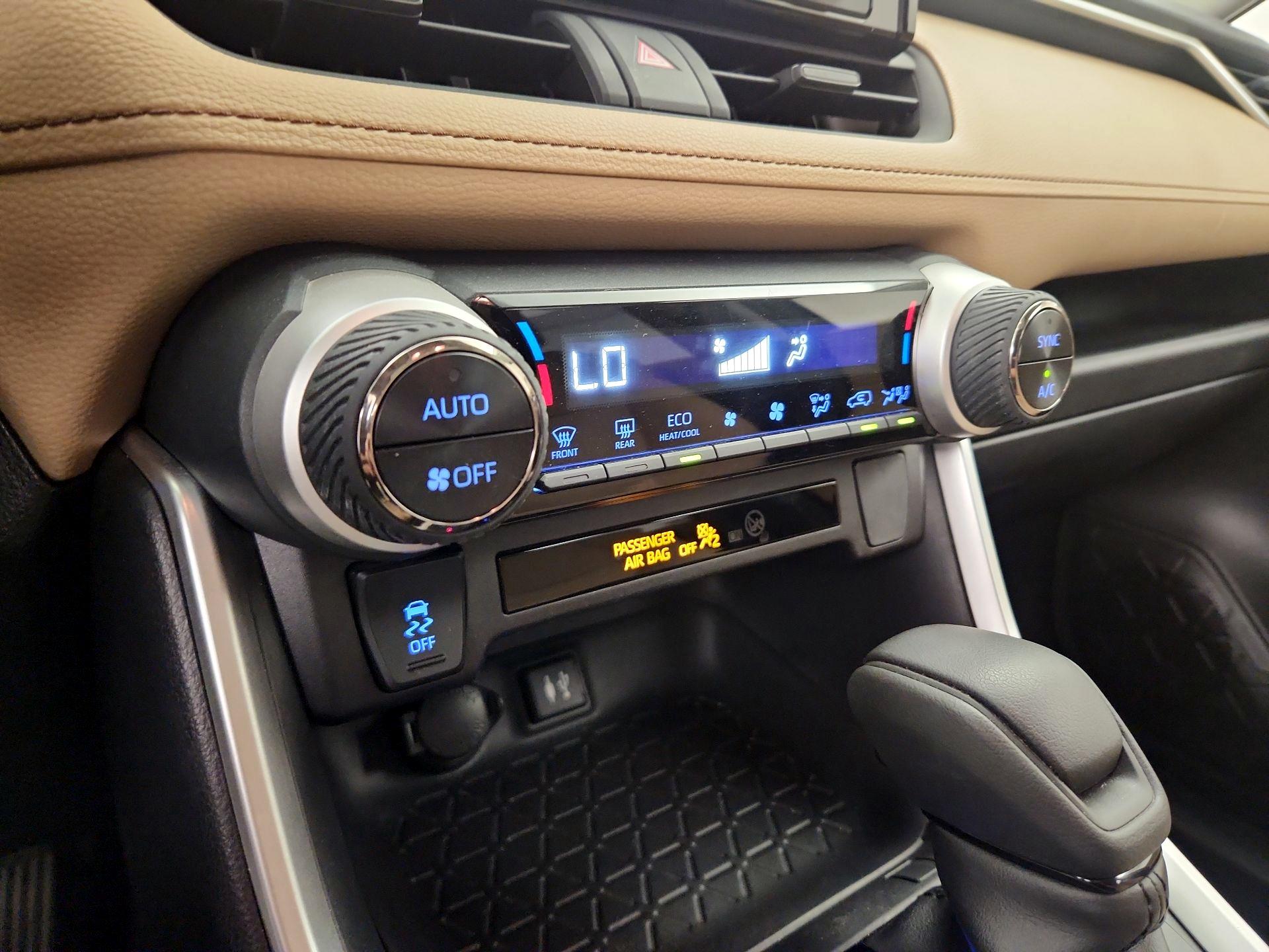 Thumbnail: 2019 Toyota RAV4 - 16