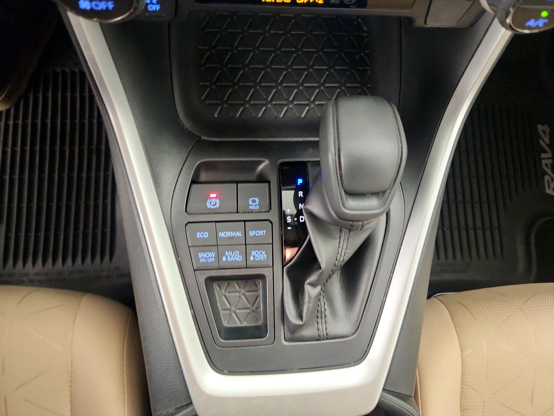 Thumbnail: 2019 Toyota RAV4 - 17