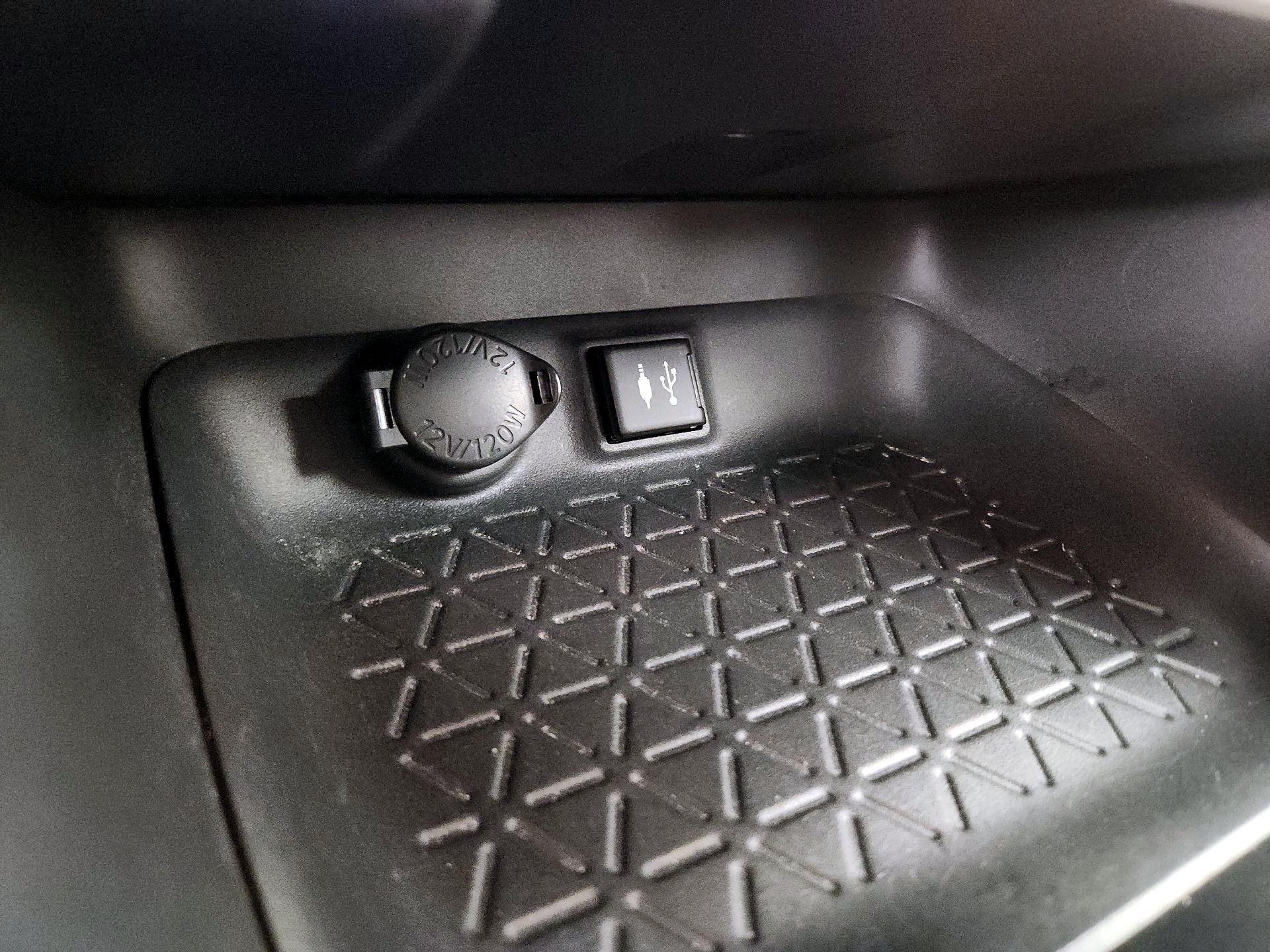 Thumbnail: 2019 Toyota RAV4 - 18