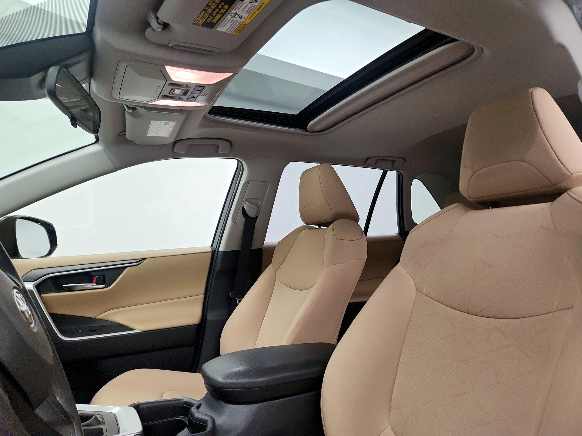 Thumbnail: 2019 Toyota RAV4 - 19