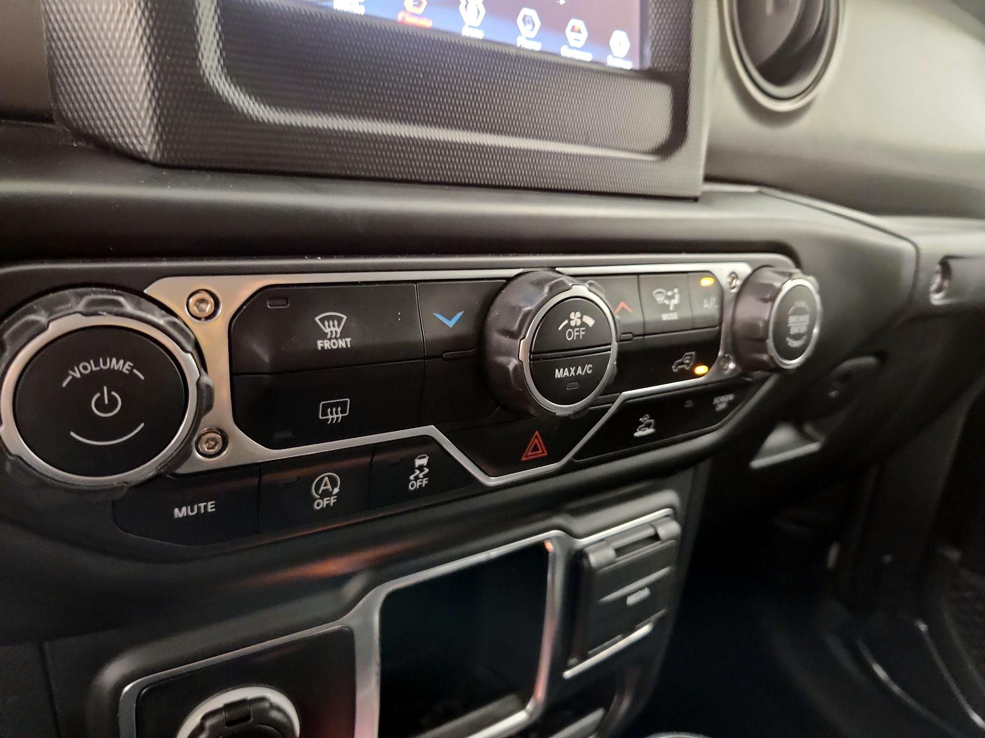 Thumbnail: 2022 Jeep Wrangler - 16
