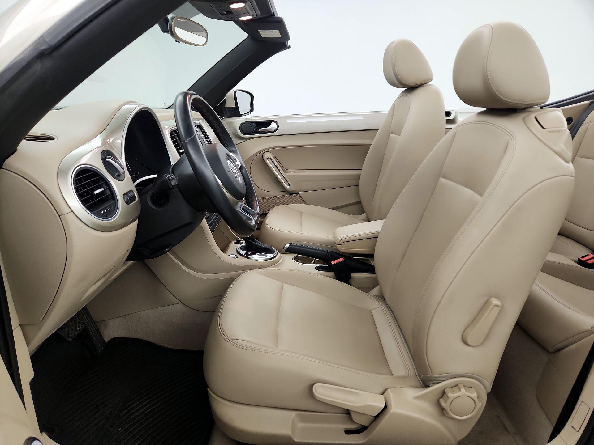 Thumbnail: 2013 Volkswagen Beetle - 11