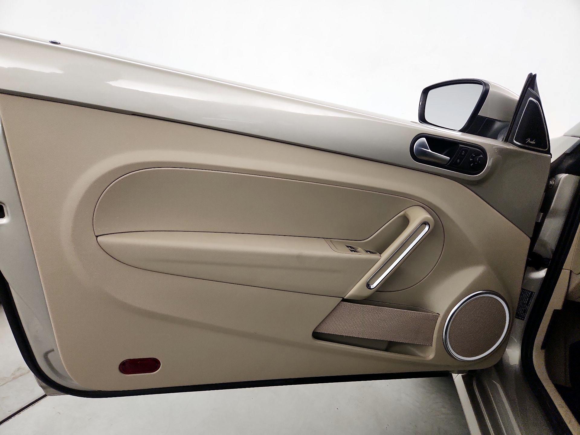 Thumbnail: 2013 Volkswagen Beetle - 12
