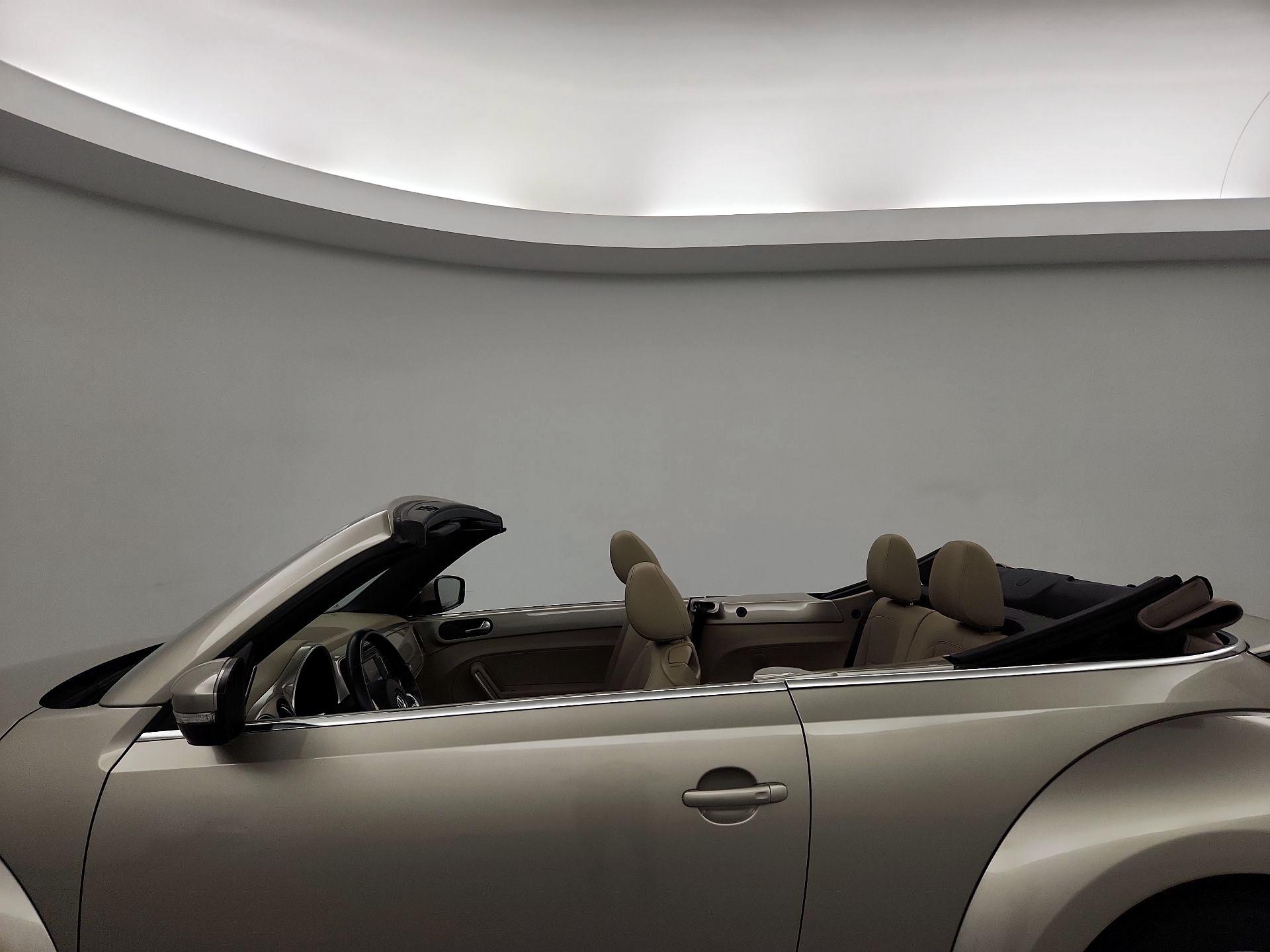 Thumbnail: 2013 Volkswagen Beetle - 18