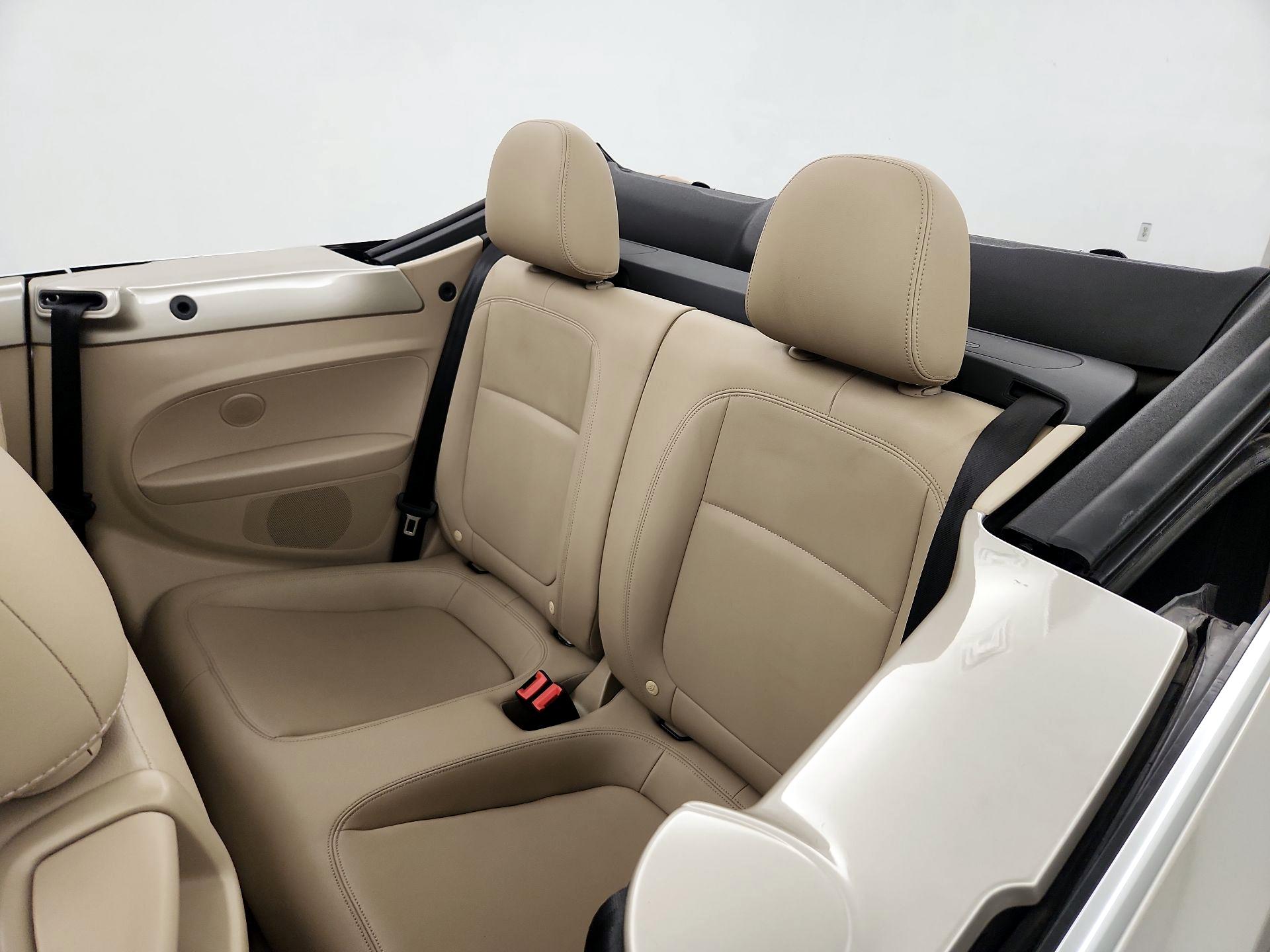 Thumbnail: 2013 Volkswagen Beetle - 19