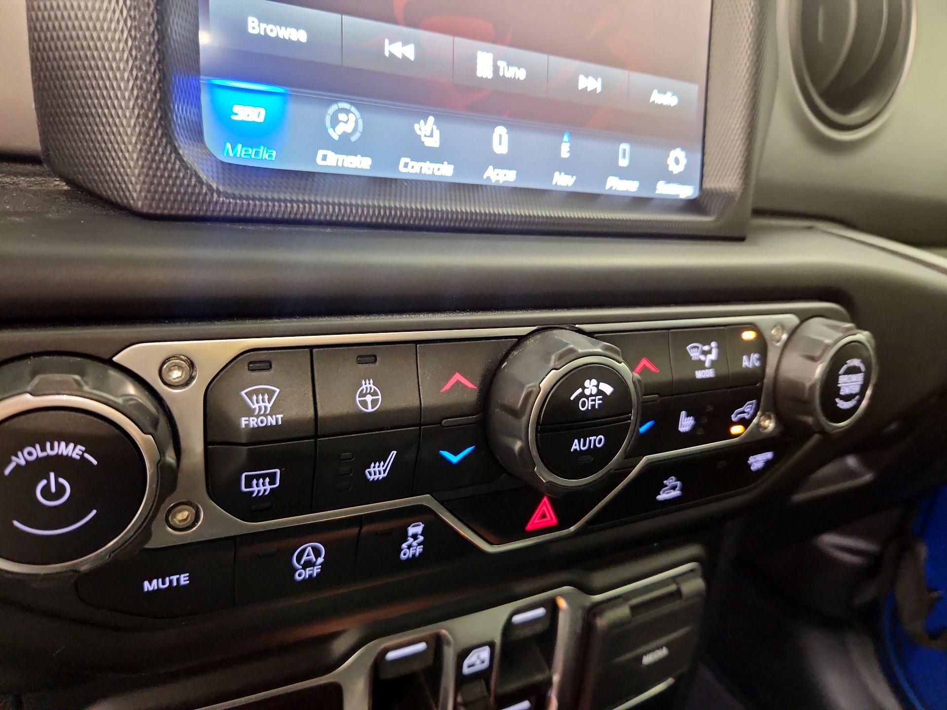 Thumbnail: 2021 Jeep Gladiator - 17