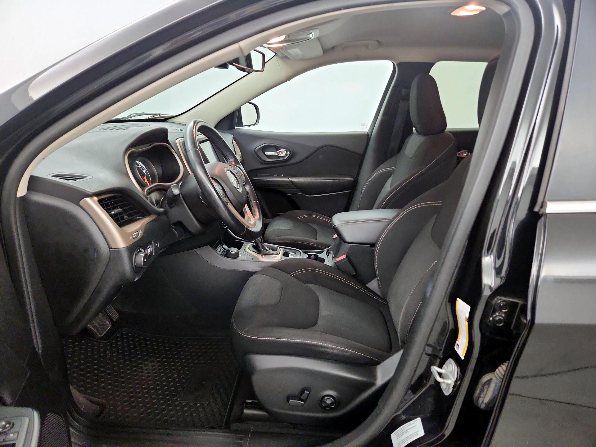 Thumbnail: 2016 Jeep Cherokee - 11