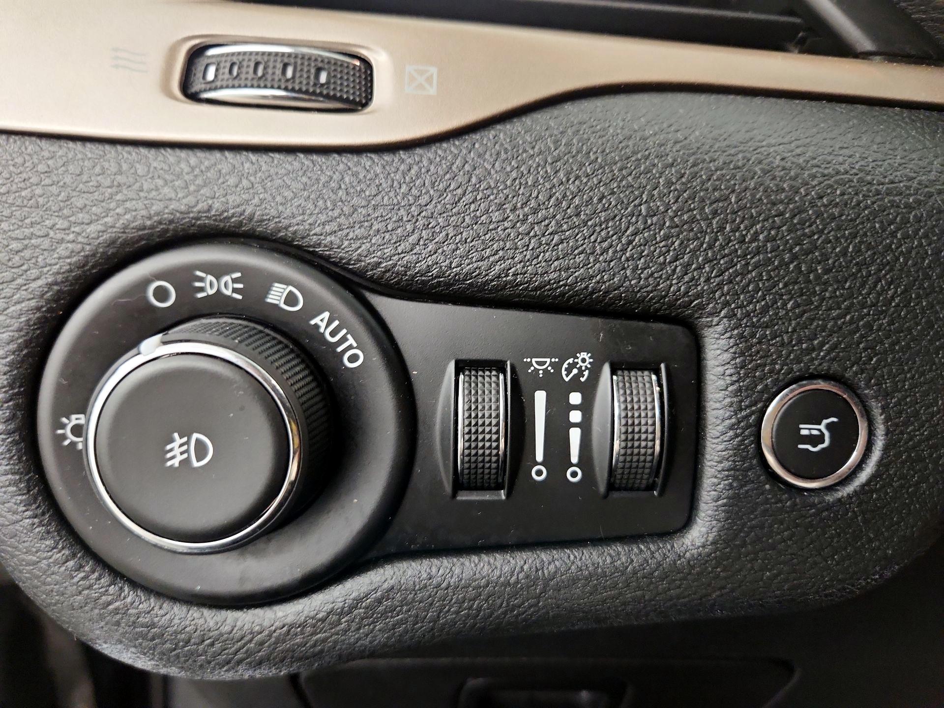 Thumbnail: 2016 Jeep Cherokee - 13