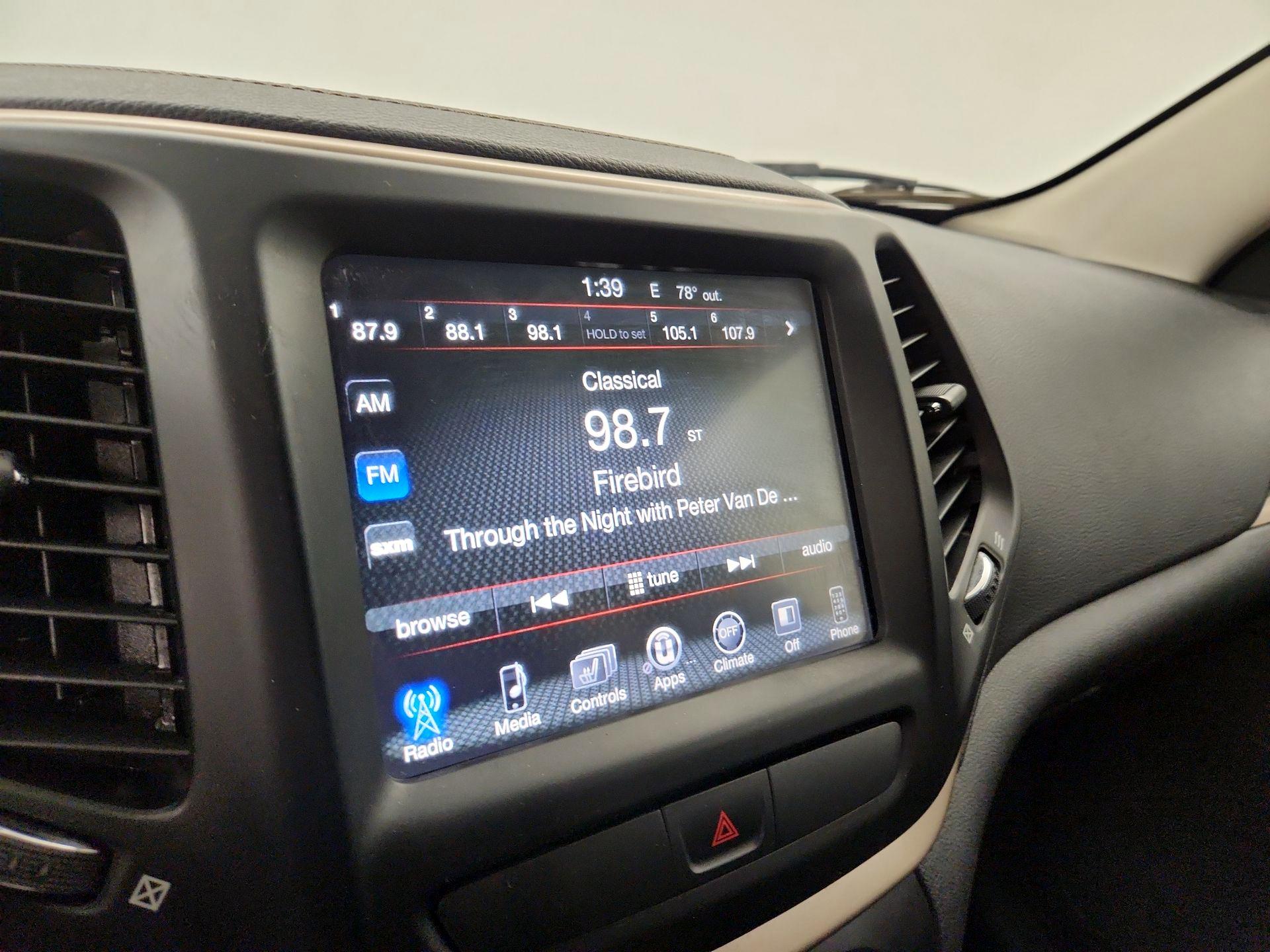 Thumbnail: 2016 Jeep Cherokee - 15