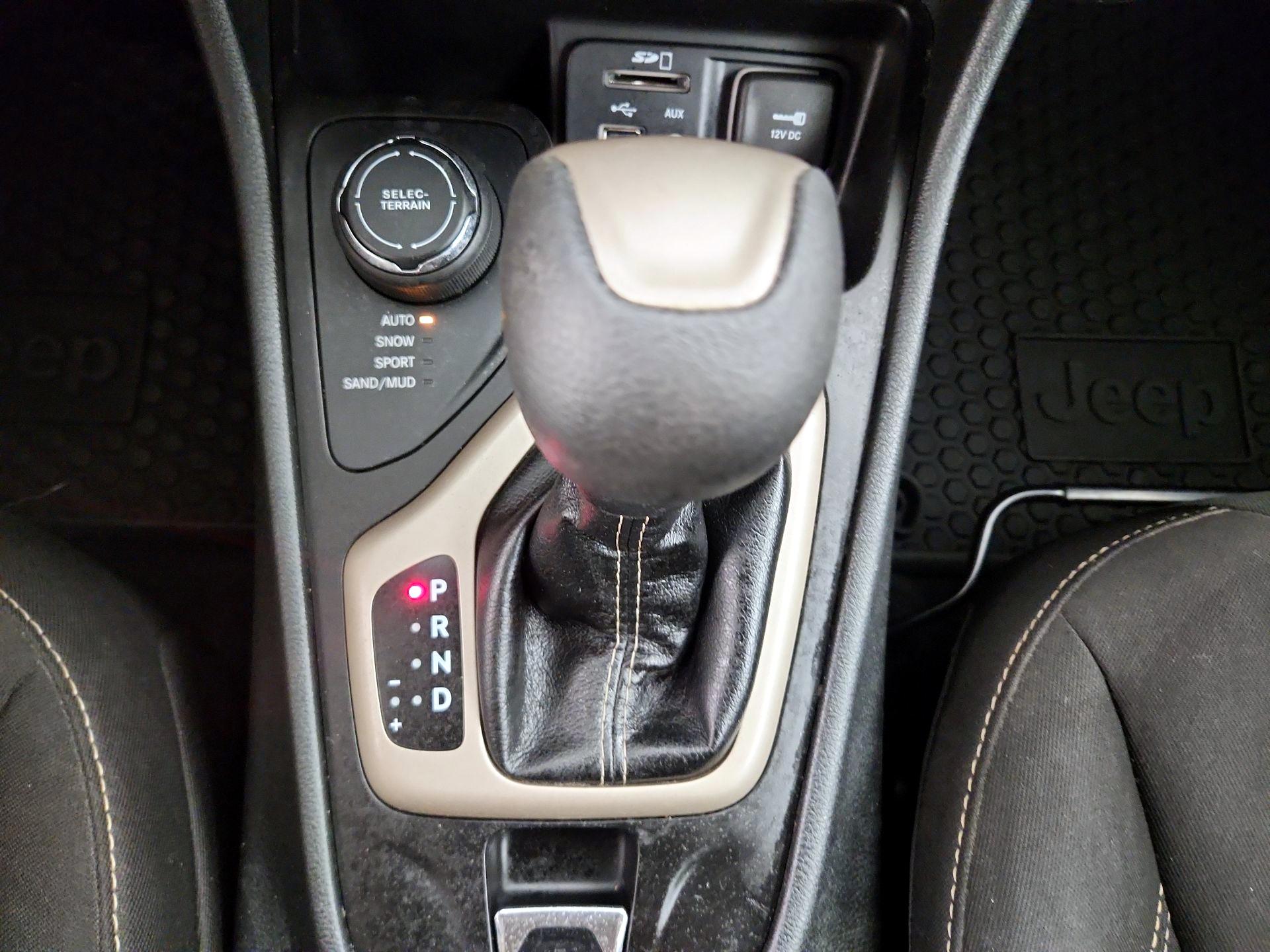 Thumbnail: 2016 Jeep Cherokee - 17