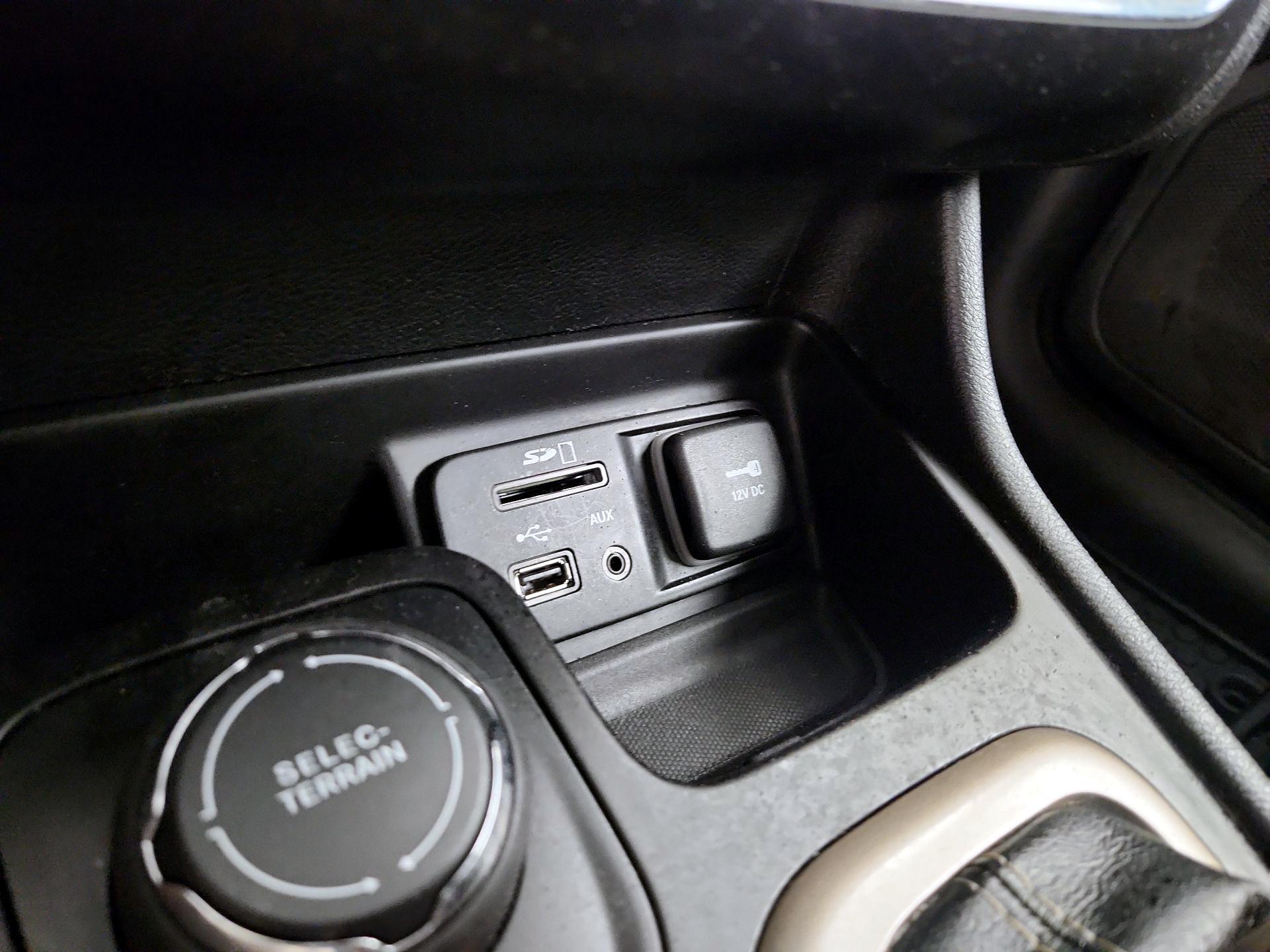 Thumbnail: 2016 Jeep Cherokee - 18