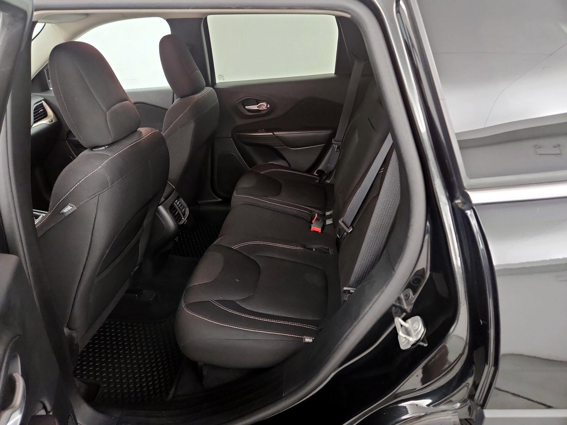 Thumbnail: 2016 Jeep Cherokee - 19