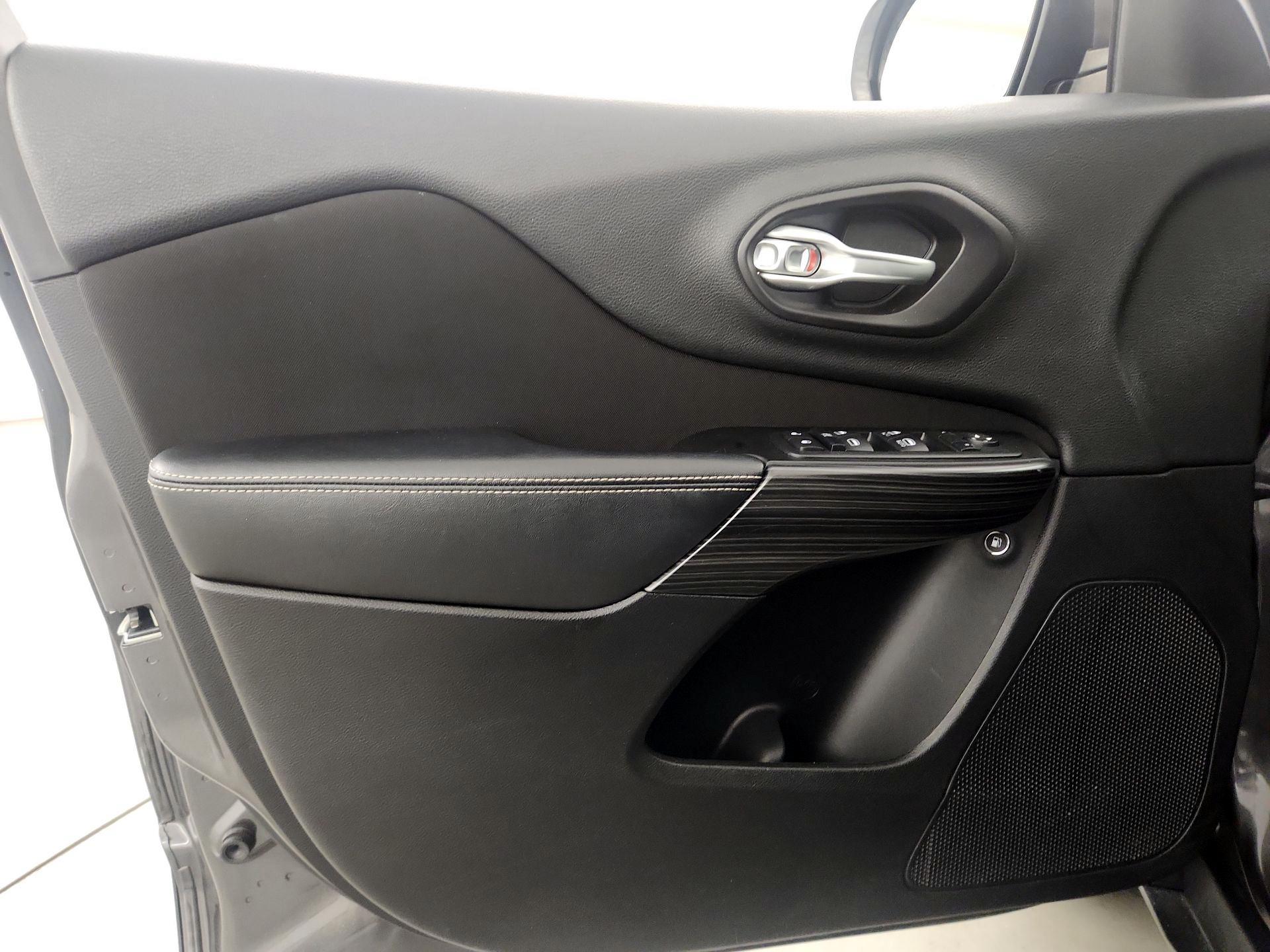 Thumbnail: 2014 Jeep Cherokee - 12