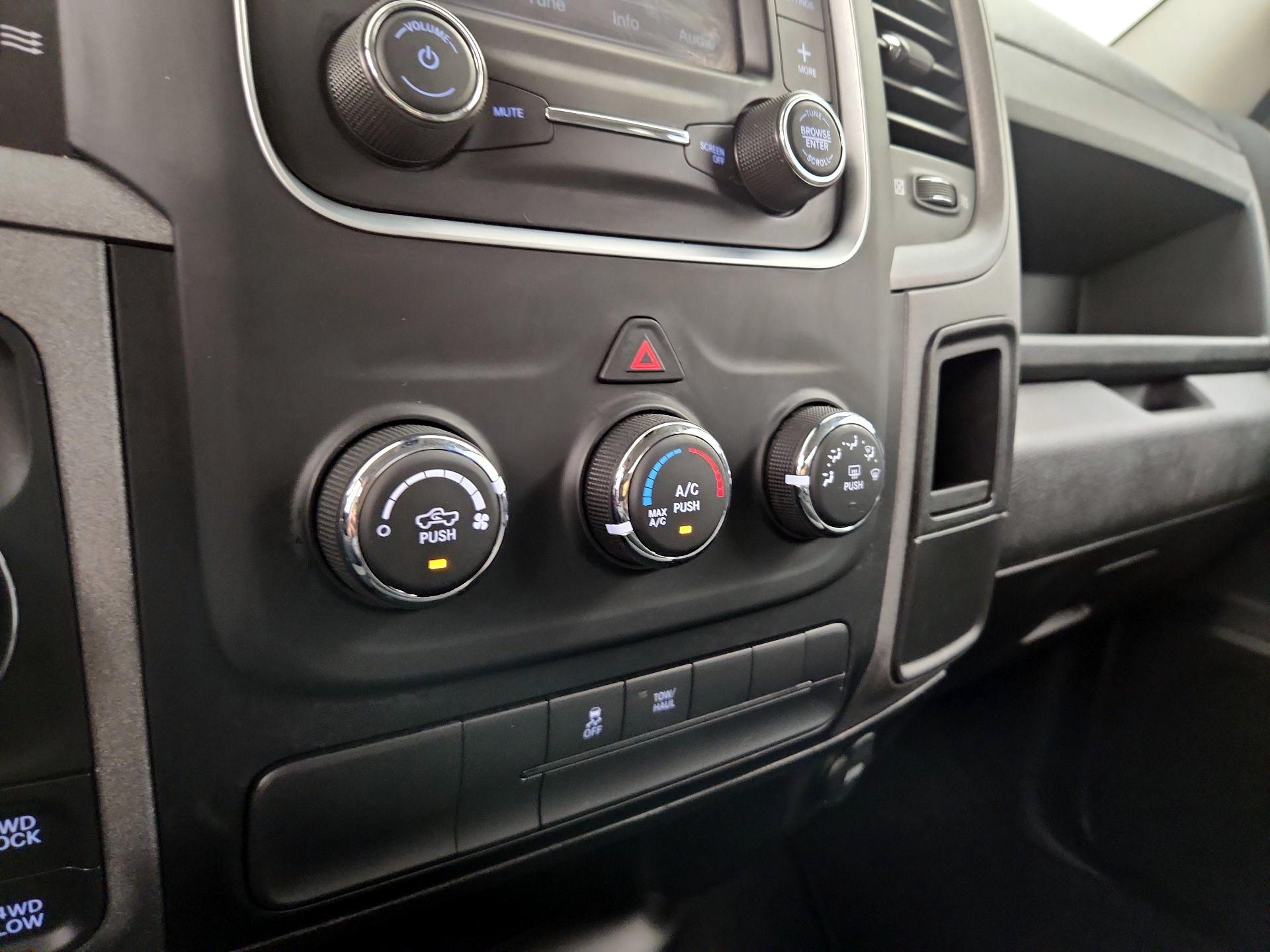 Thumbnail: 2022 RAM 1500 Classic - 16