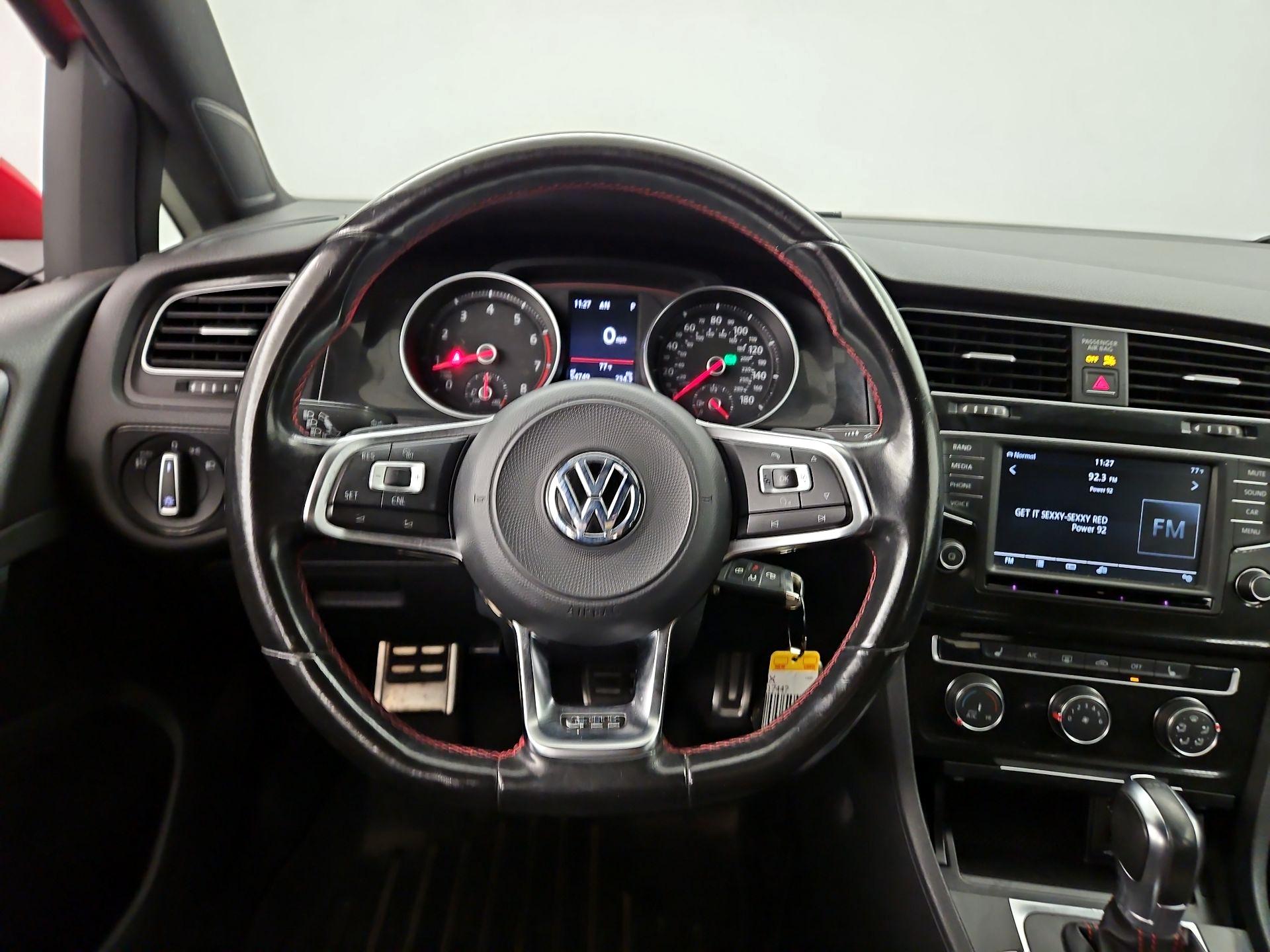 Thumbnail: 2017 Volkswagen Golf - 10