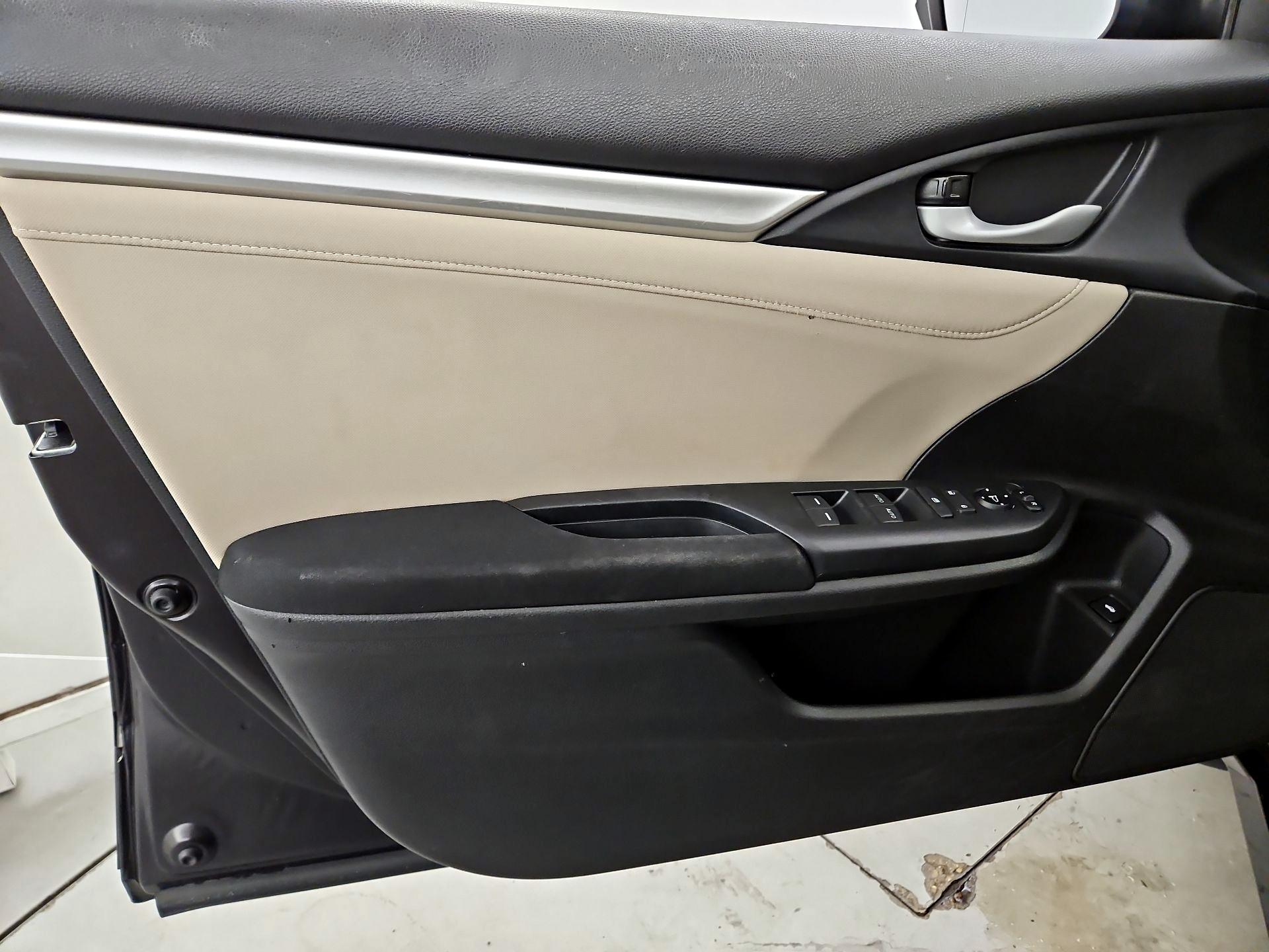 Thumbnail: 2016 Honda Civic - 12