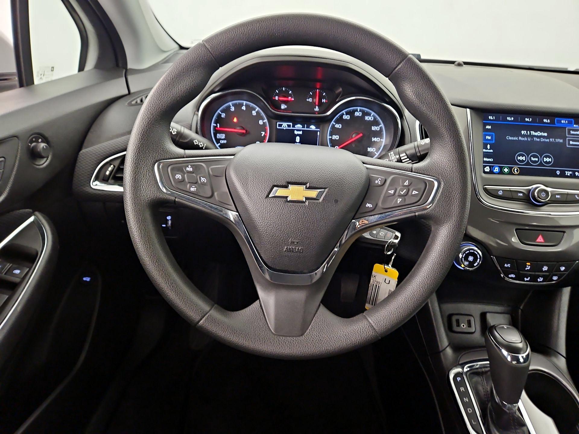 Thumbnail: 2019 Chevrolet Cruze - 10