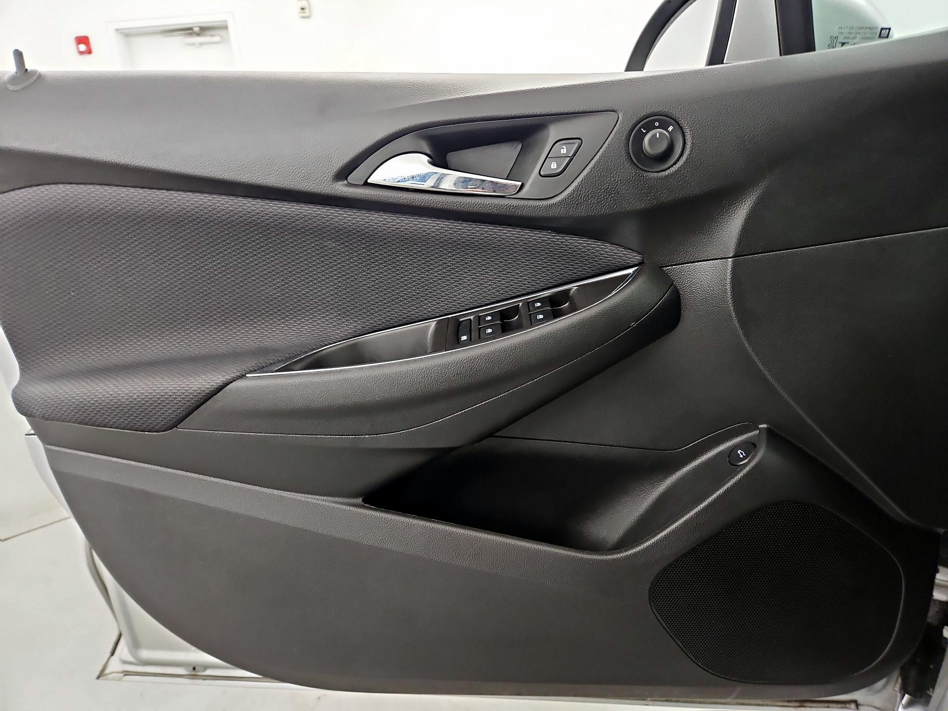 Thumbnail: 2019 Chevrolet Cruze - 12