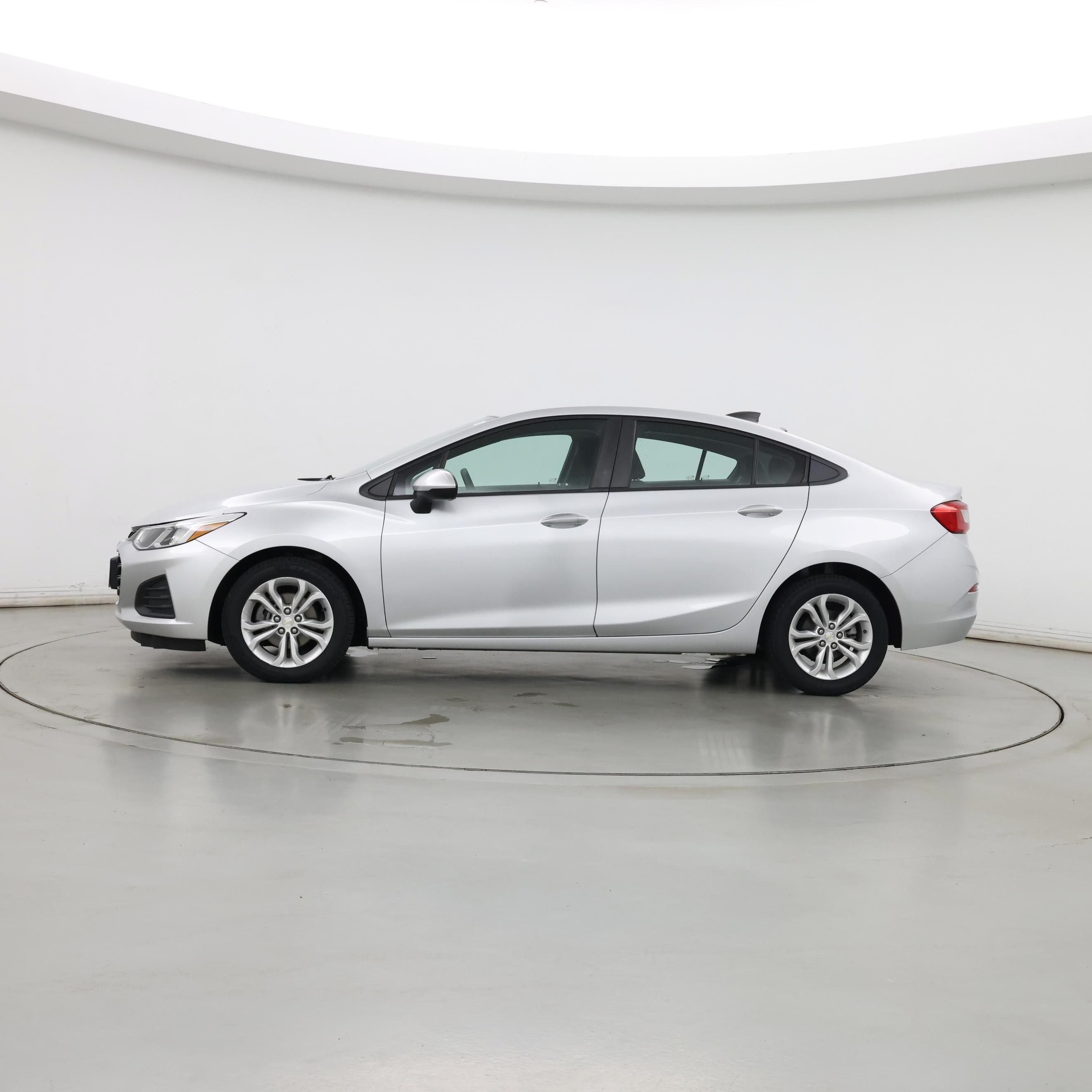 Thumbnail: 2019 Chevrolet Cruze - 3