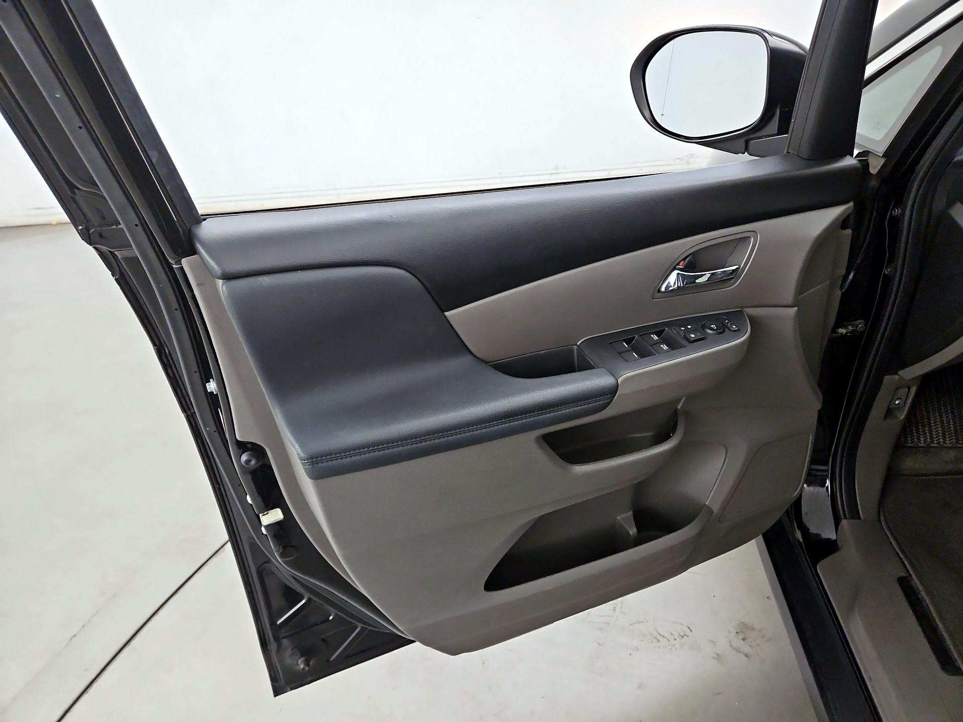 Thumbnail: 2015 Honda Odyssey - 12